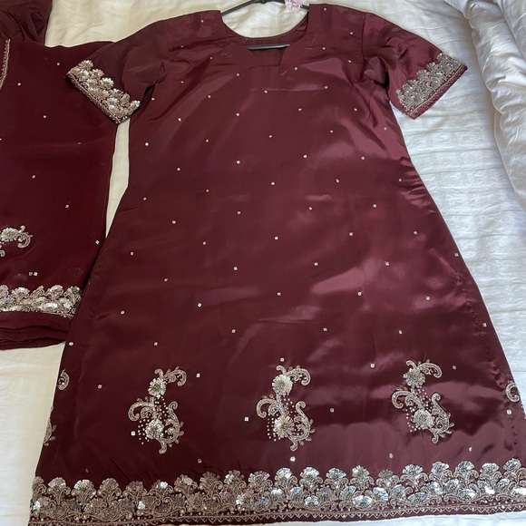 Indian suit - Picture 2 of 7